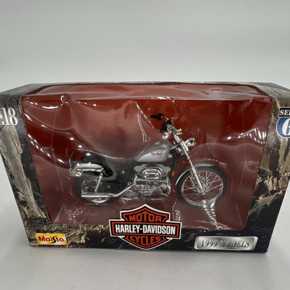 Maisto Harley-Davidson XL 1200C Sportster 1200 Custom 1999 Series 6 1:18 Diecast
